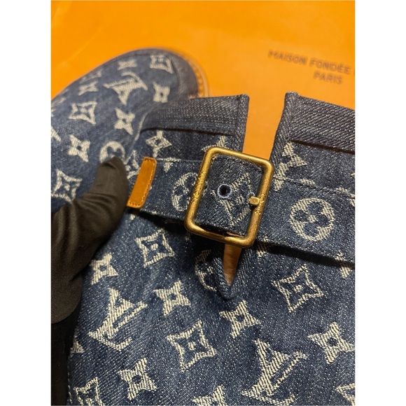 Louis Vuitton X Nigo - LV Cosy Boot in Navy Blue Denim and Shearling - Picture 12 of 14